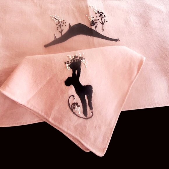 1930s Art Deco Embroidered Tablecloth & Napkins Leaping Silhouette Figures - Picture 12 of 16